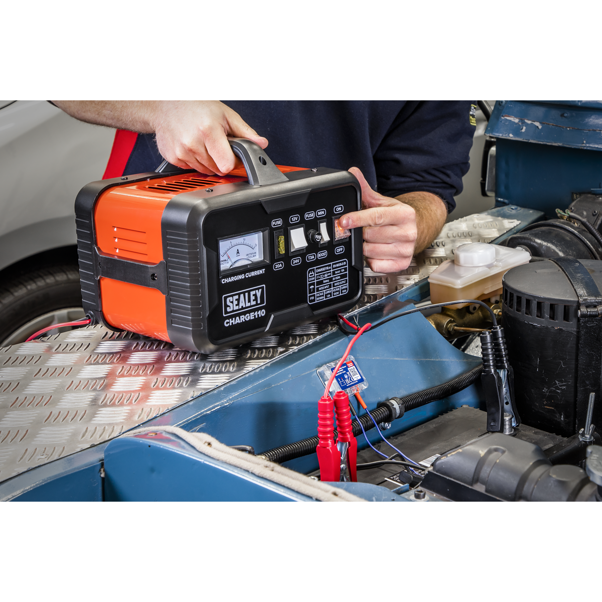 12/24V Battery Charger 14A 230V – additional product view 7