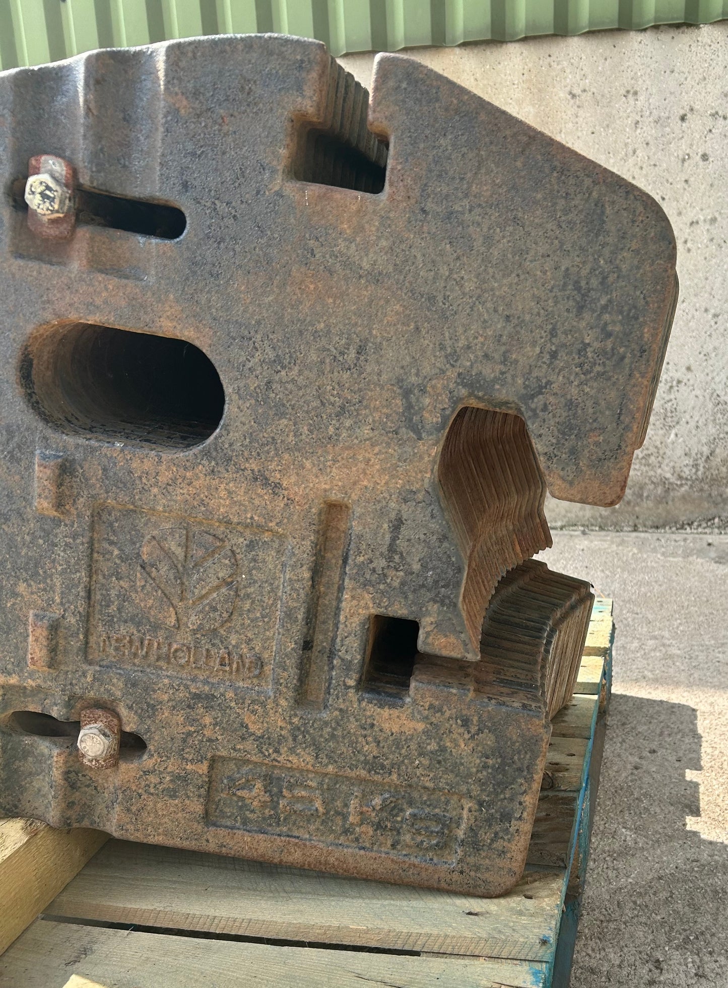New Holland Wafer Weights – 45 kg x 20 - 87353832