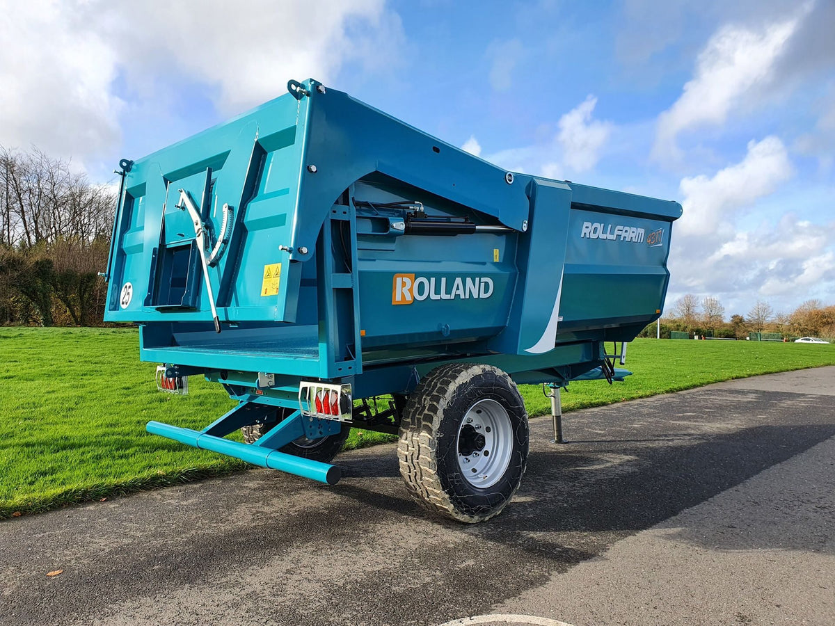 Rolland Rollfarm 4317 – manufacturer photograph; equipment shown may be optional