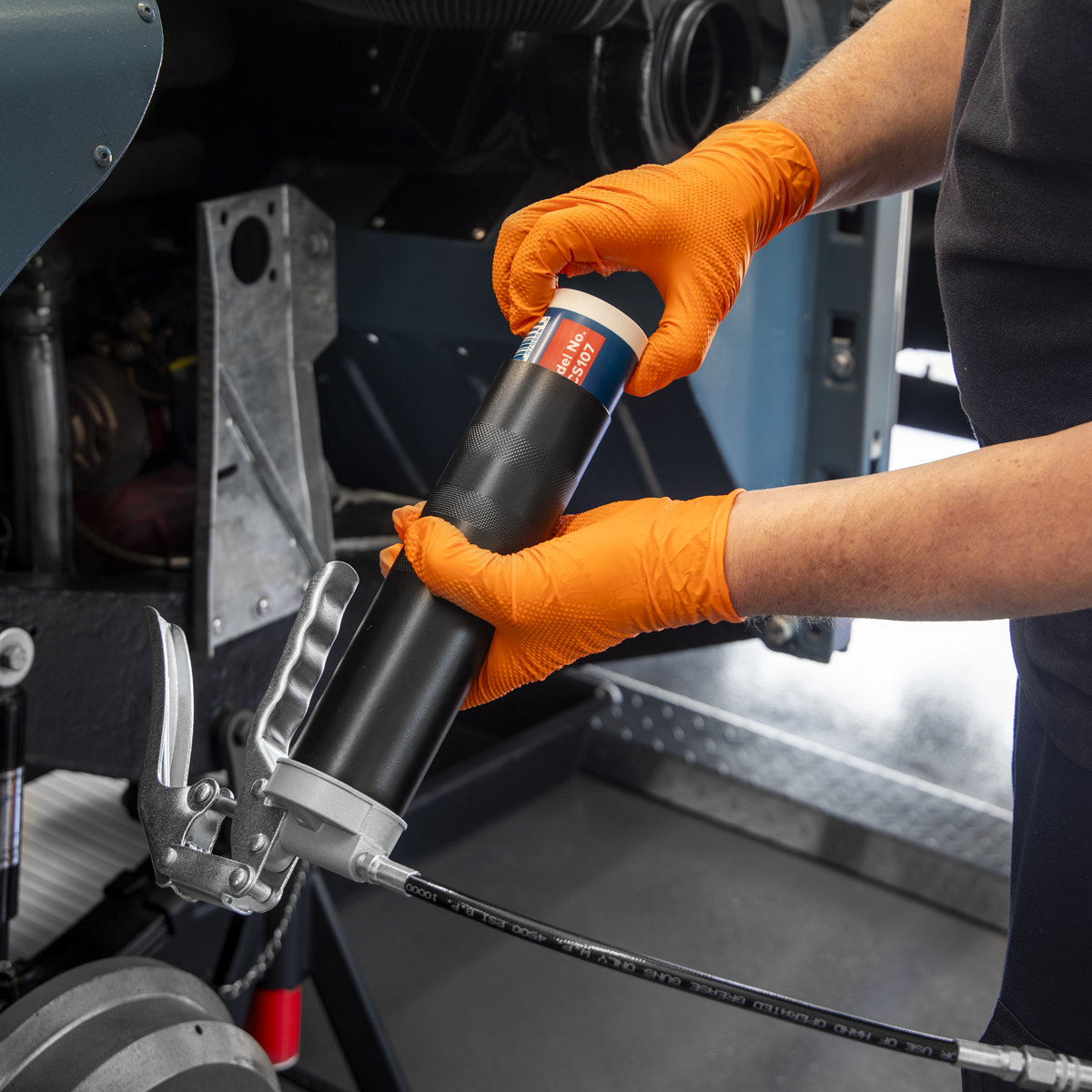 Pistol Style Screw-Type Grease Gun – additional product view 3