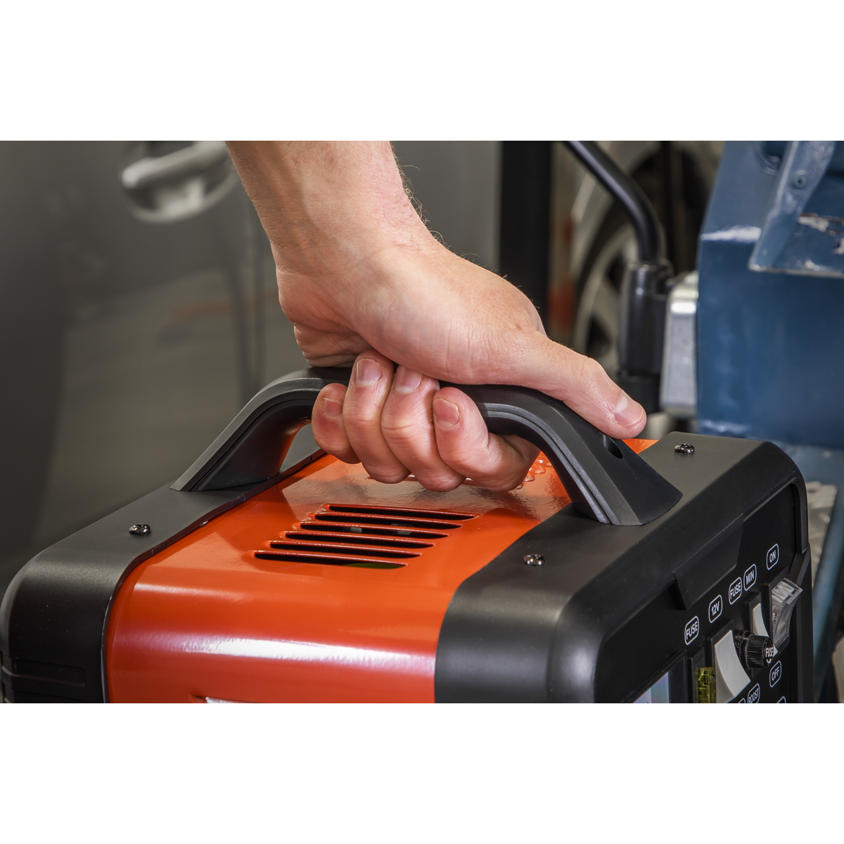 12/24V Battery Charger 14A 230V – additional product view 4