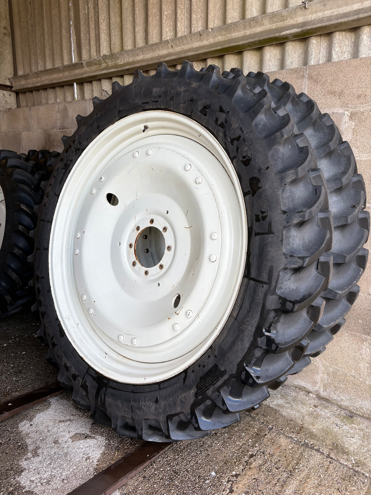 Stocks Row Crop Wheels & Firestone Radial 9000 Tyres