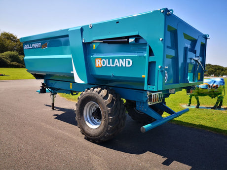 Rolland Rollfarm 5023 – manufacturer photograph; equipment shown may be optional