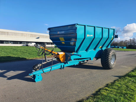 Rolland Sand SPreader 8 – manufacturer photograph; equipment shown may be optional